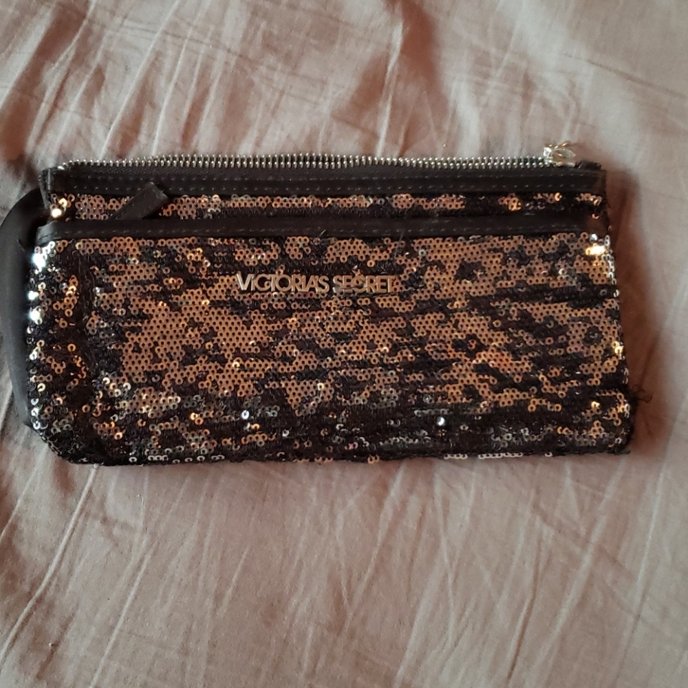New Silver mettalic grey pouch - Picture 2 of 2